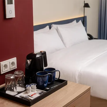 Hotel Hampton By Hilton Babelsberg 3*