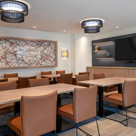 فندق Hampton By Hilton Babelsberg 3*