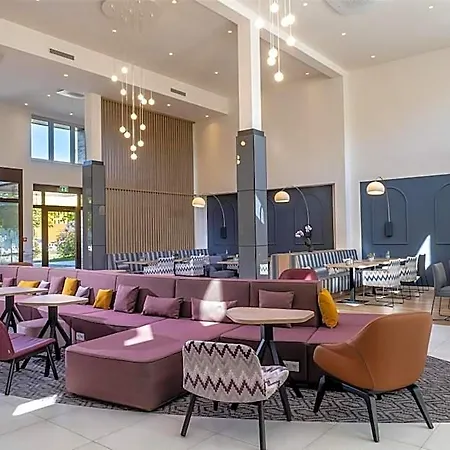 Hotel Hampton By Hilton Babelsberg 3*