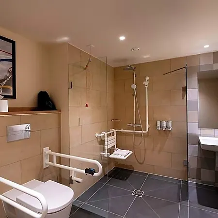 Hotel Hampton By Hilton Babelsberg 3*